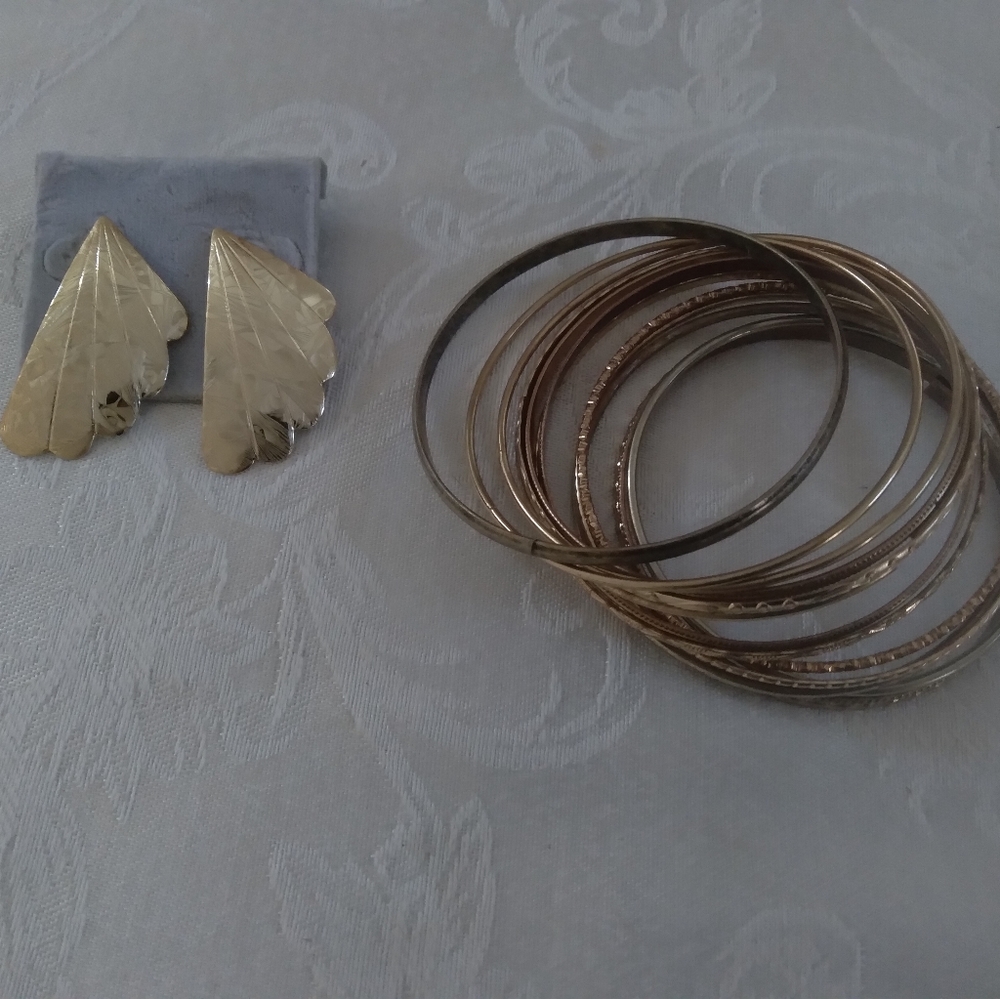 Earings - Picture 3 of 3